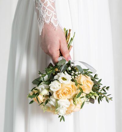 Brudepikebukett med fersken roser Brudepikebukett med fersken roser